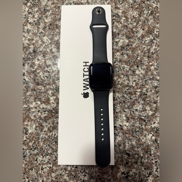 Apple Watch SE Gen 2 40mm - Picture 1 of 4